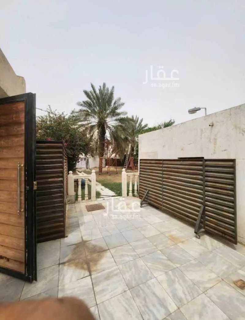 شقة 6 غرف في الريان 4