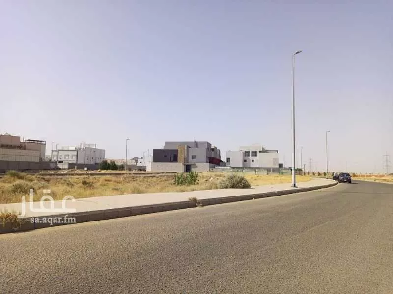 أرض 712 م² في الحمراء و ام الجود 2