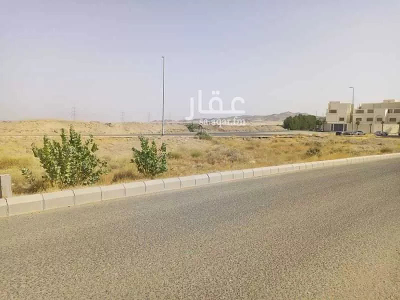 أرض 712 م² في الحمراء و ام الجود 3