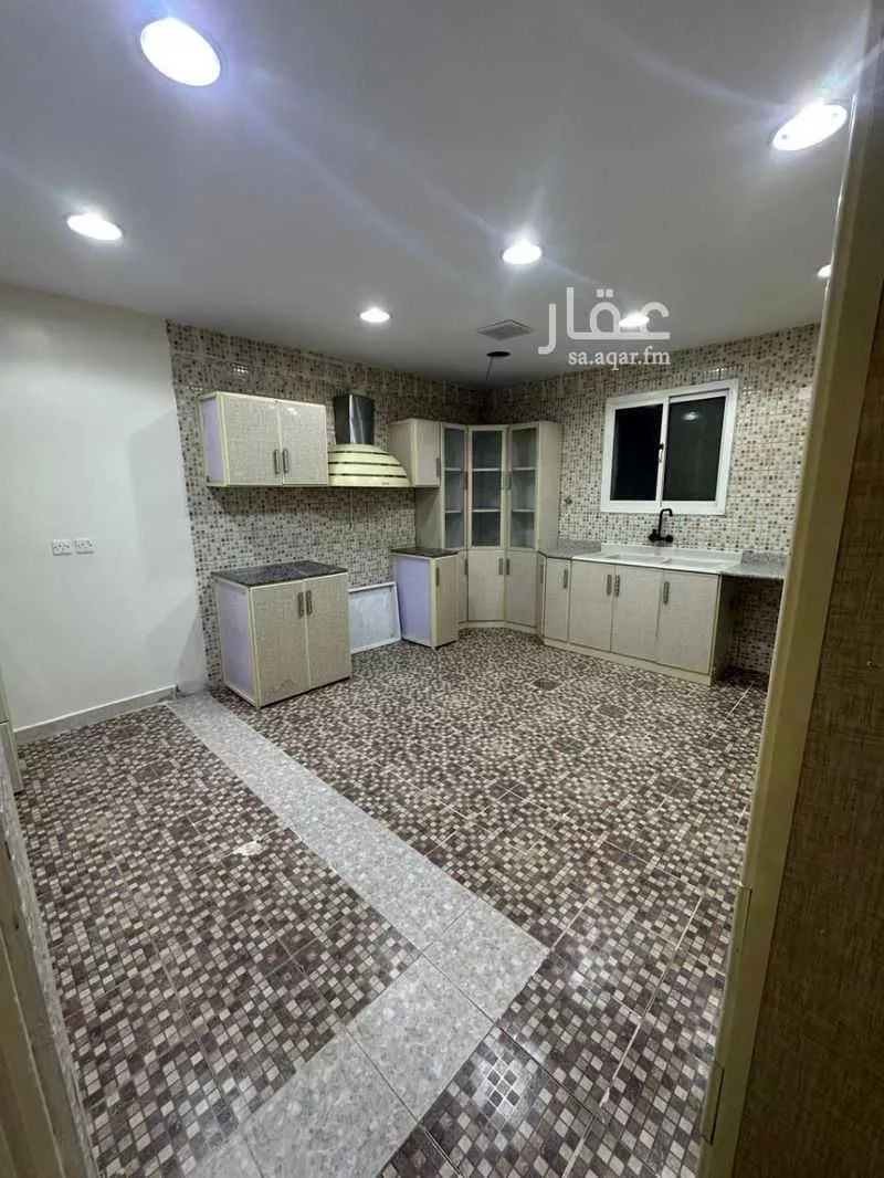 5 bedroom floor in Irqah 1