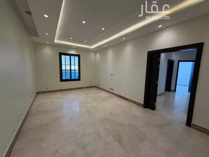 شقة 5 غرف في الشاطئ 1