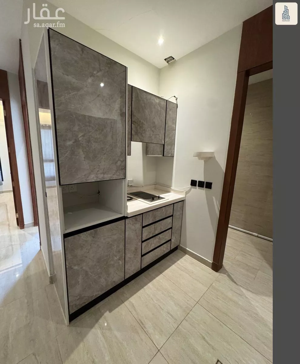 شقة 5 غرف في الملقا 5