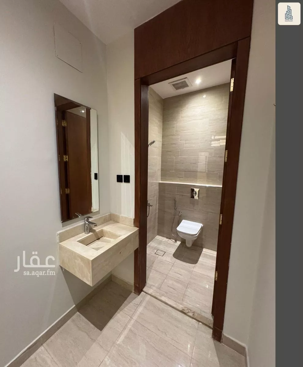 شقة 5 غرف في الملقا 2