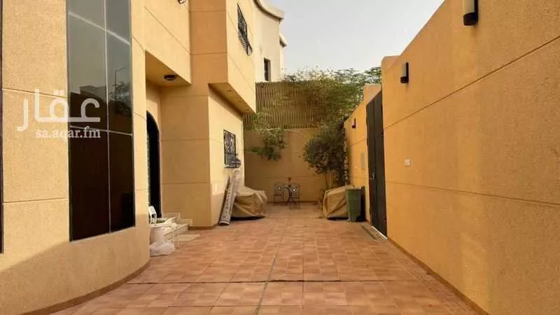 6 bedroom villa in Al Malqa 4