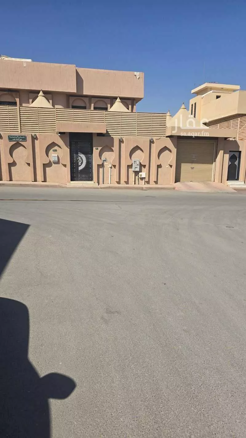 فيلا 10 غرف في الملك فهد 4