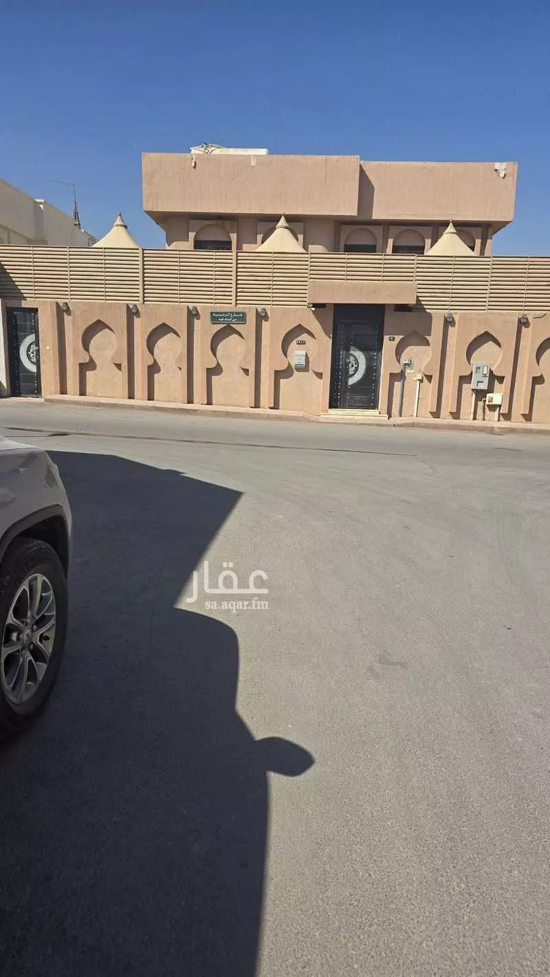 فيلا 10 غرف في الملك فهد 3