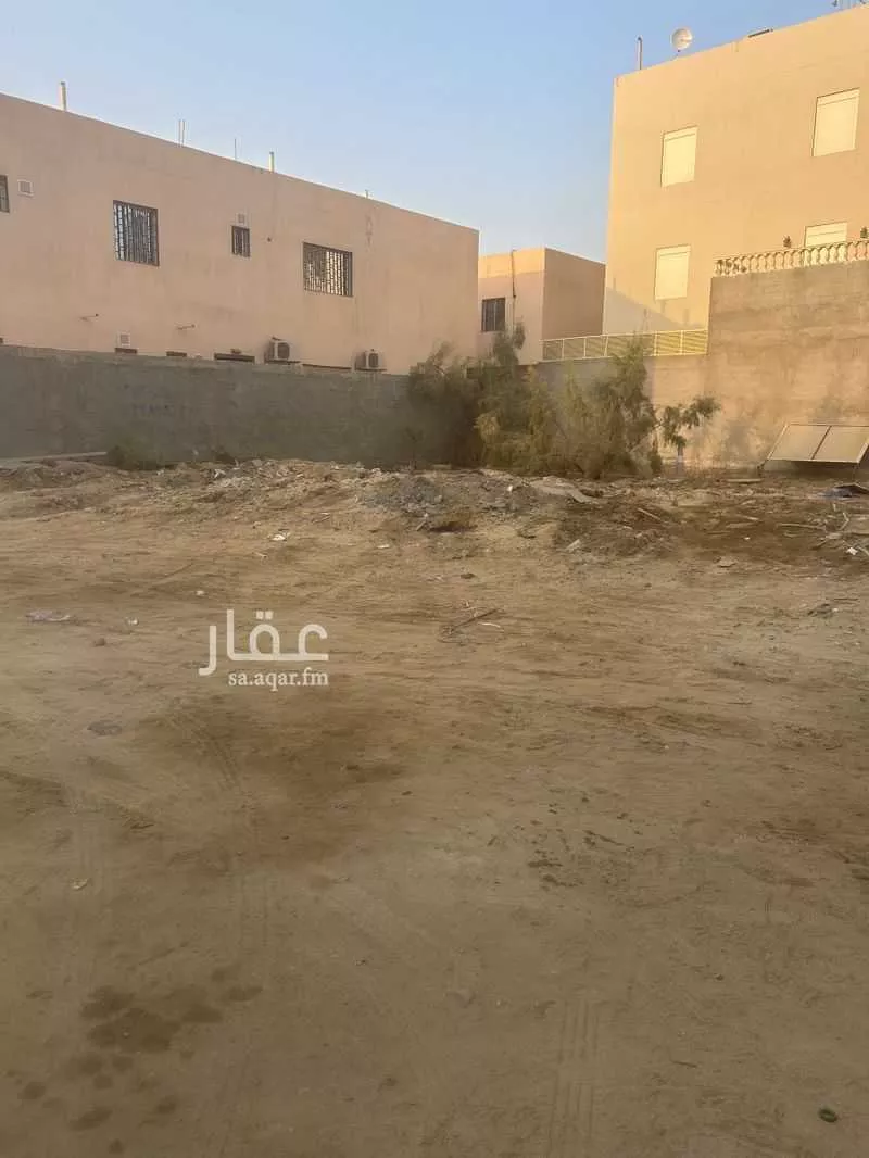 أرض 305 م² في الزمرد 3