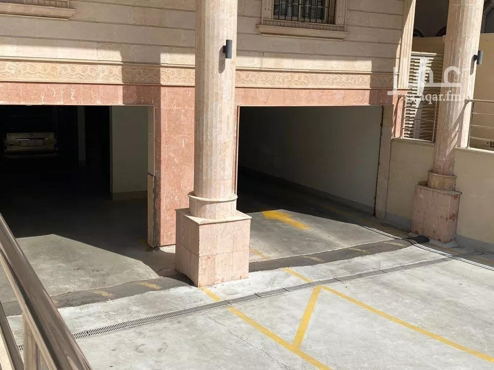 شقة 5 غرف في الروضة 2