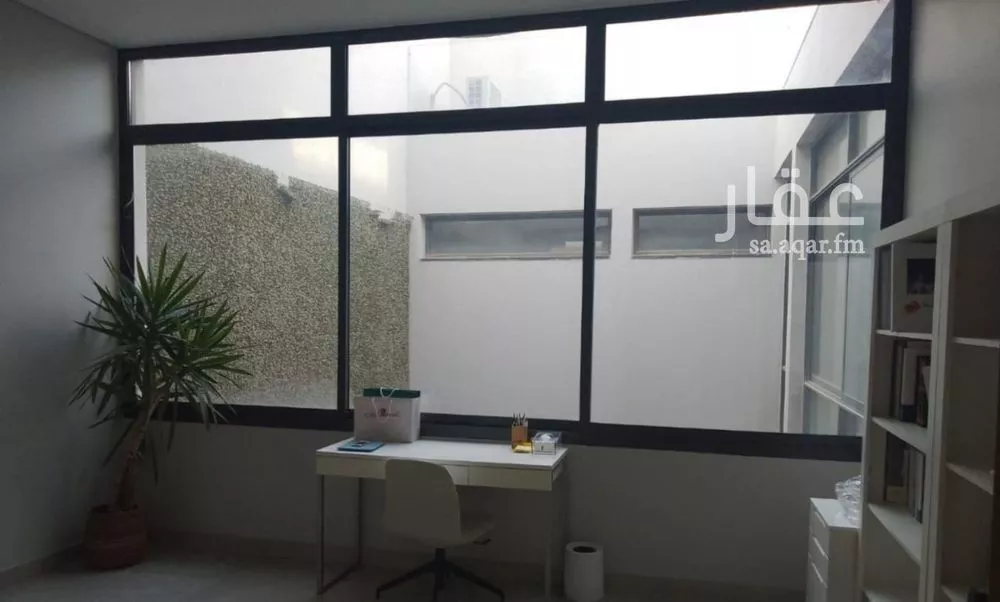 فيلا 4 غرف في العارض 2