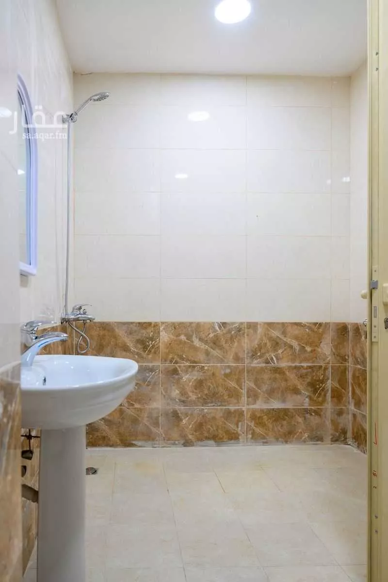 3 bedroom apartment in Al Jalawiyah, Eastern Province 12