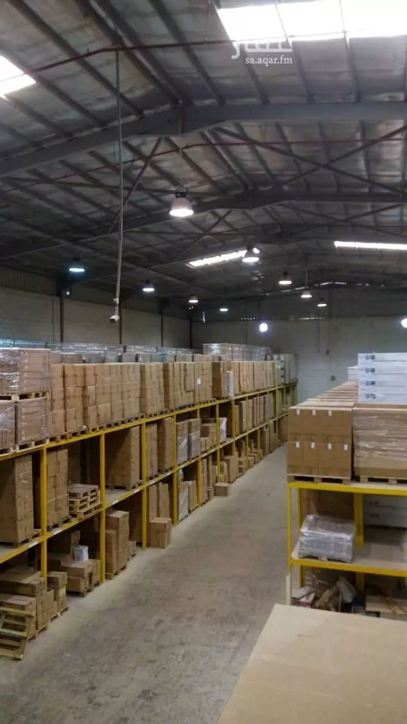 1710 sqm warehouse in Al Aziziyah 4
