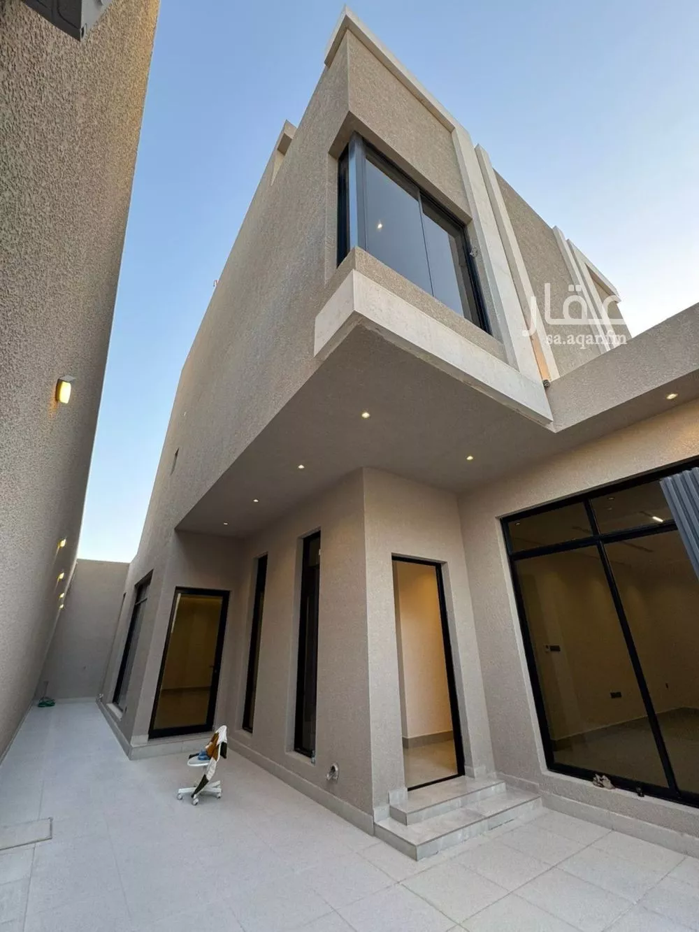 فيلا 4 غرف في العارض 1