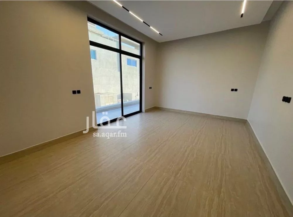 فيلا 4 غرف في العارض 3