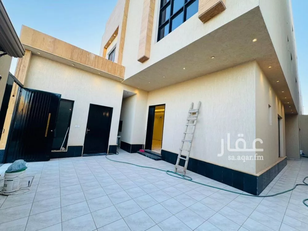 فيلا 4 غرف في العارض 2