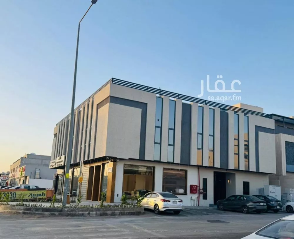 عمارة 742 م² في العارض 2