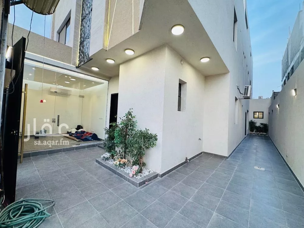 4 bedroom villa in Al Aridh 1
