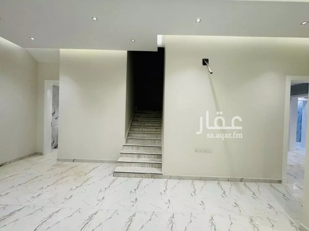 فيلا 4 غرف في العارض 5