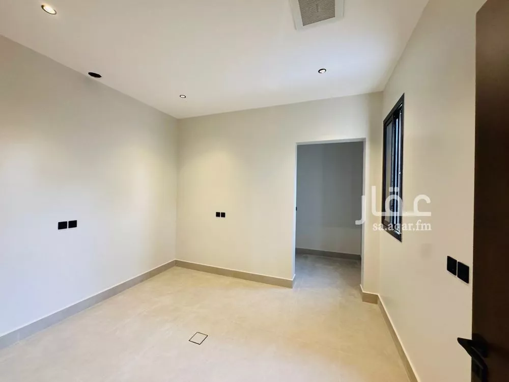 فيلا 4 غرف في العارض 3