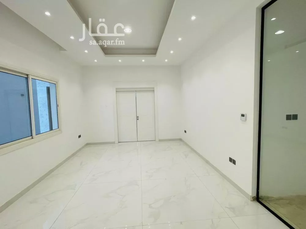 فيلا 4 غرف في العارض 5