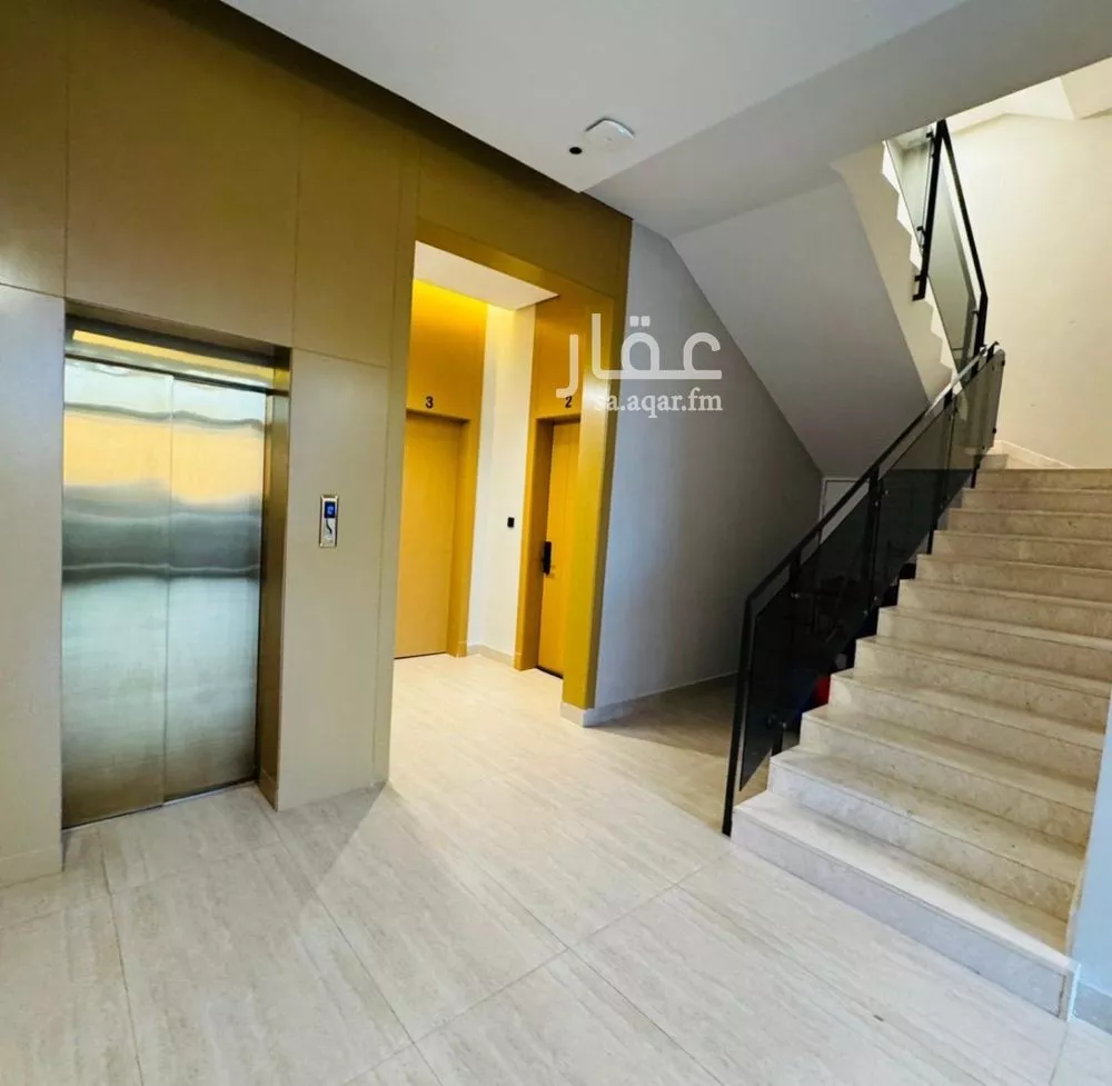 عمارة 742 م² في العارض 1