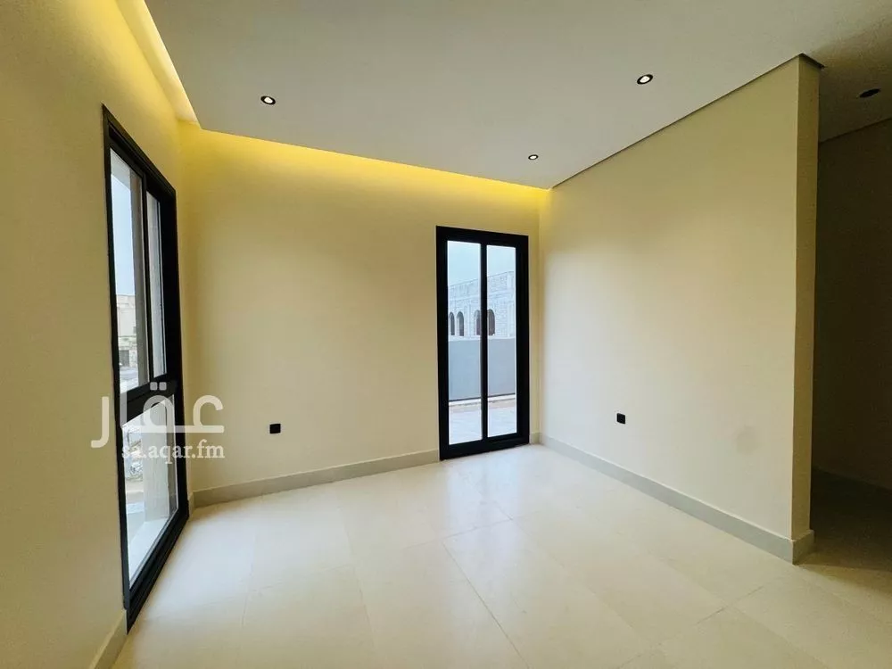 فيلا 4 غرف في العارض 5