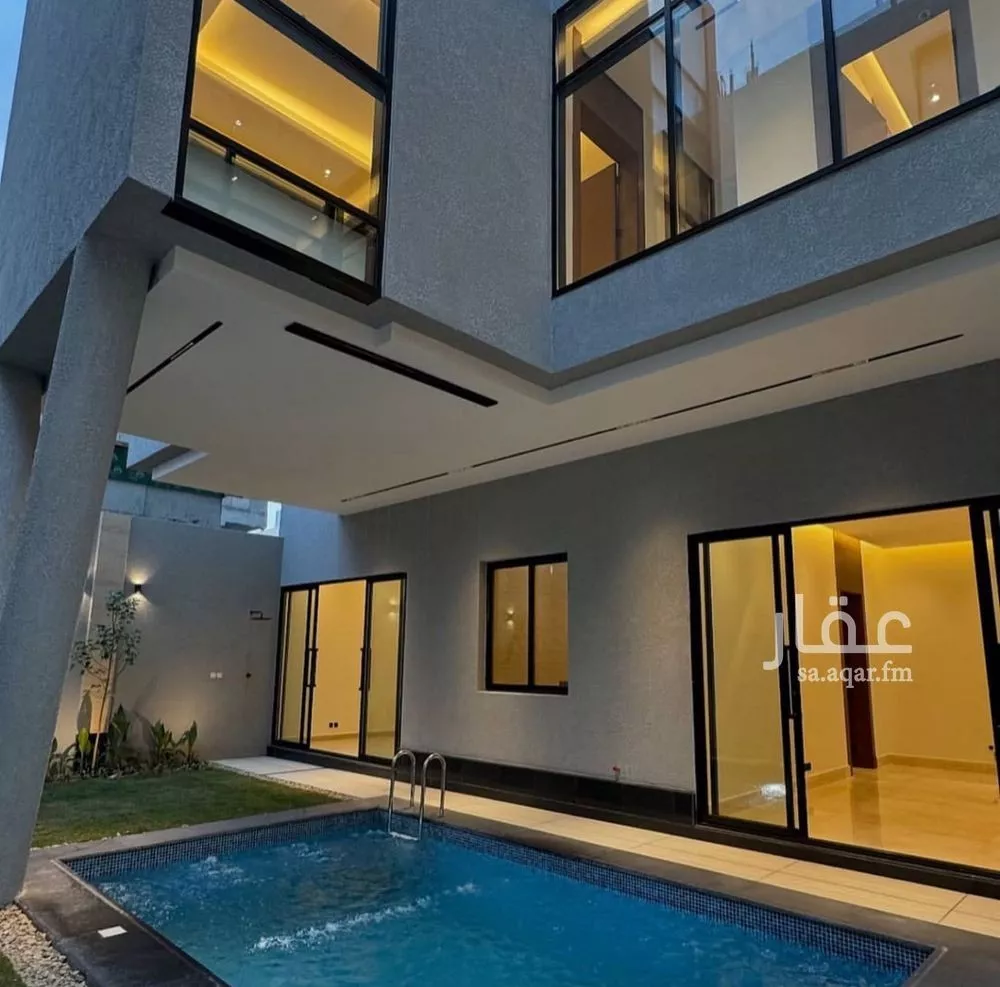 فيلا 6 غرف في الملقا 4