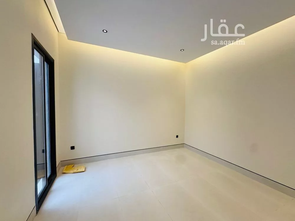 فيلا 4 غرف في العارض 3