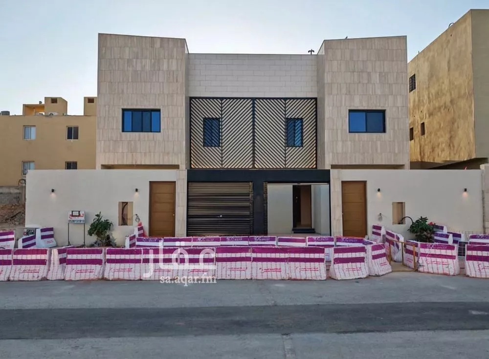 فيلا 4 غرف في العارض 2