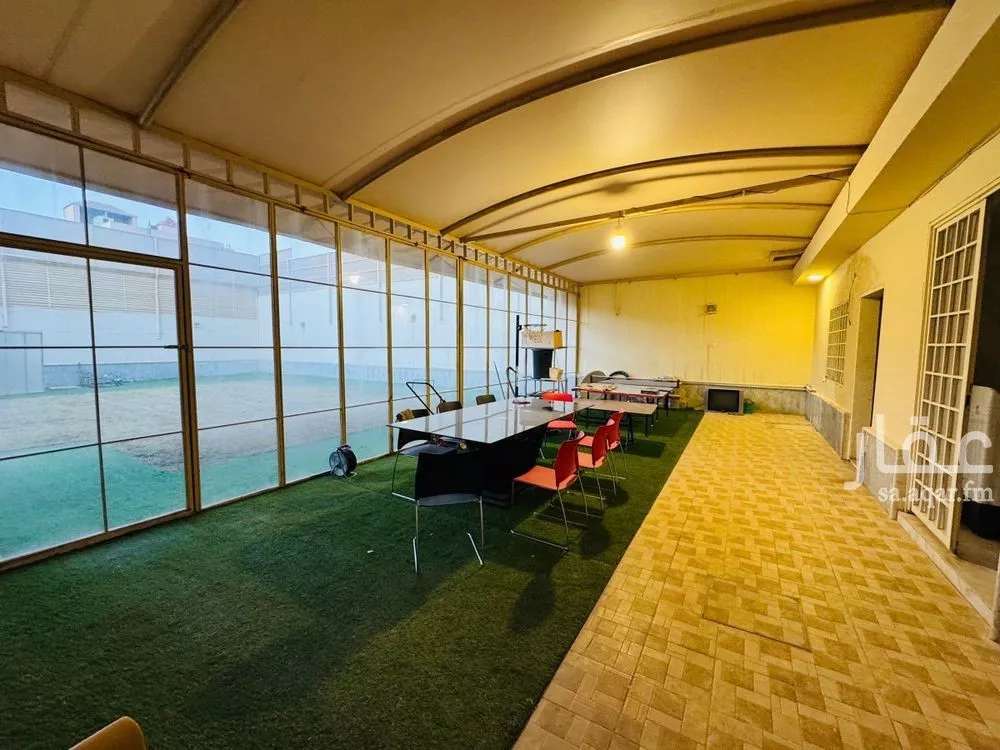 أرض 805 م² في العارض 2