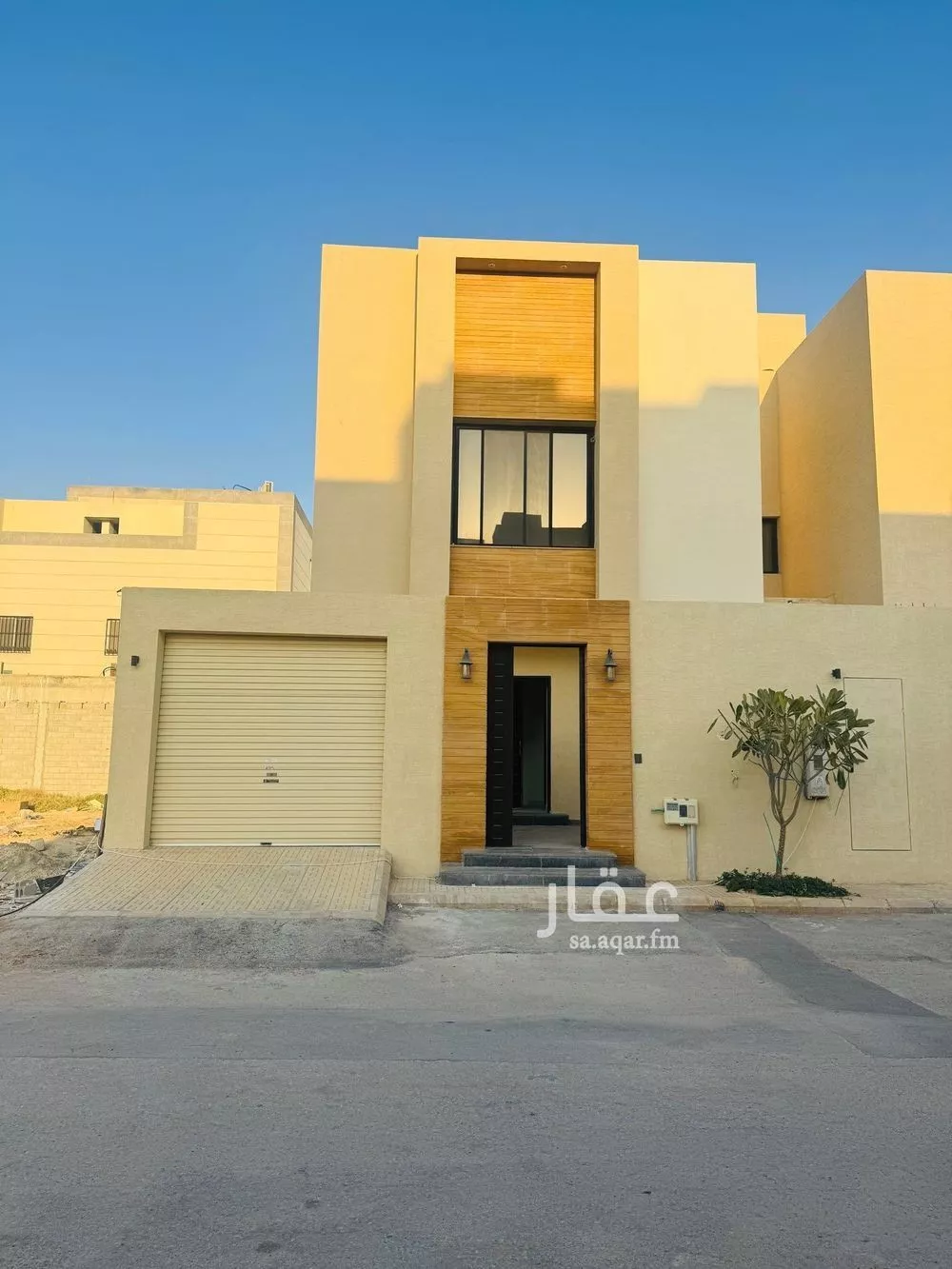 فيلا 4 غرف في العارض 2