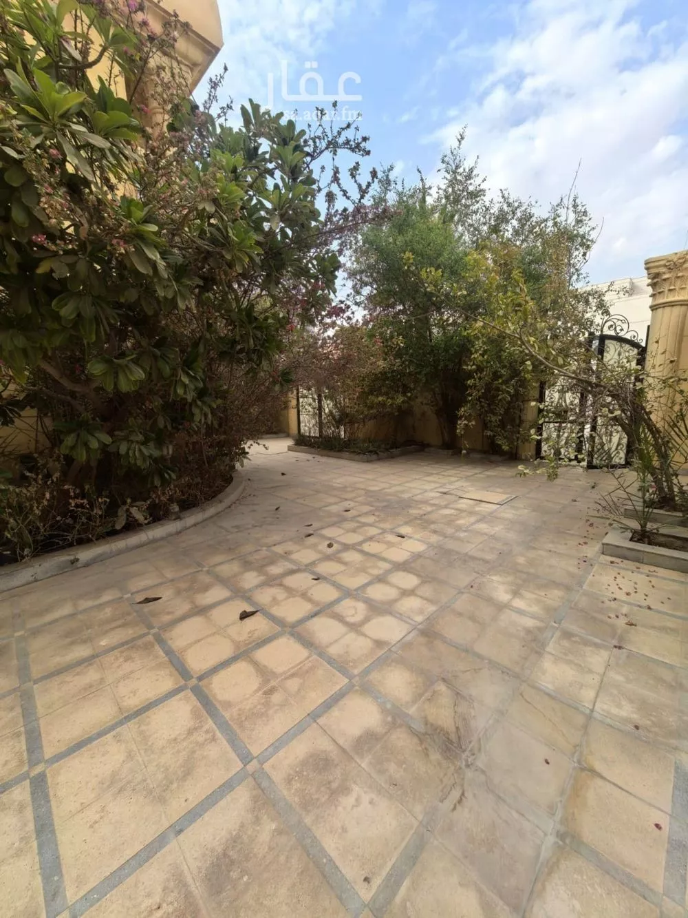 فيلا 5 غرف في النخيل 2