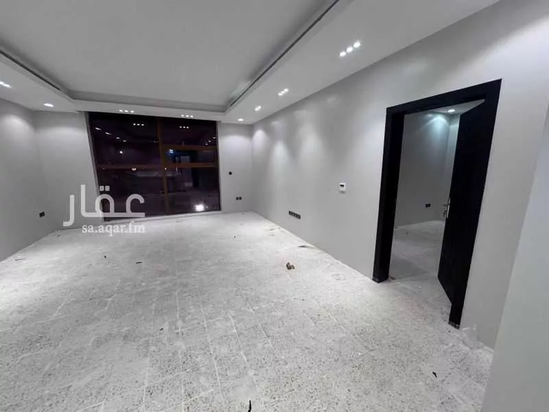 فيلا 5 غرف في الملقا 4