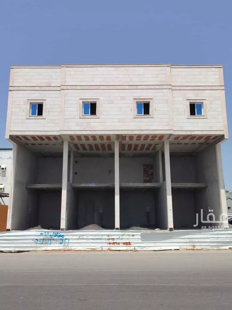 محل 320 م² في الفضيلة 3