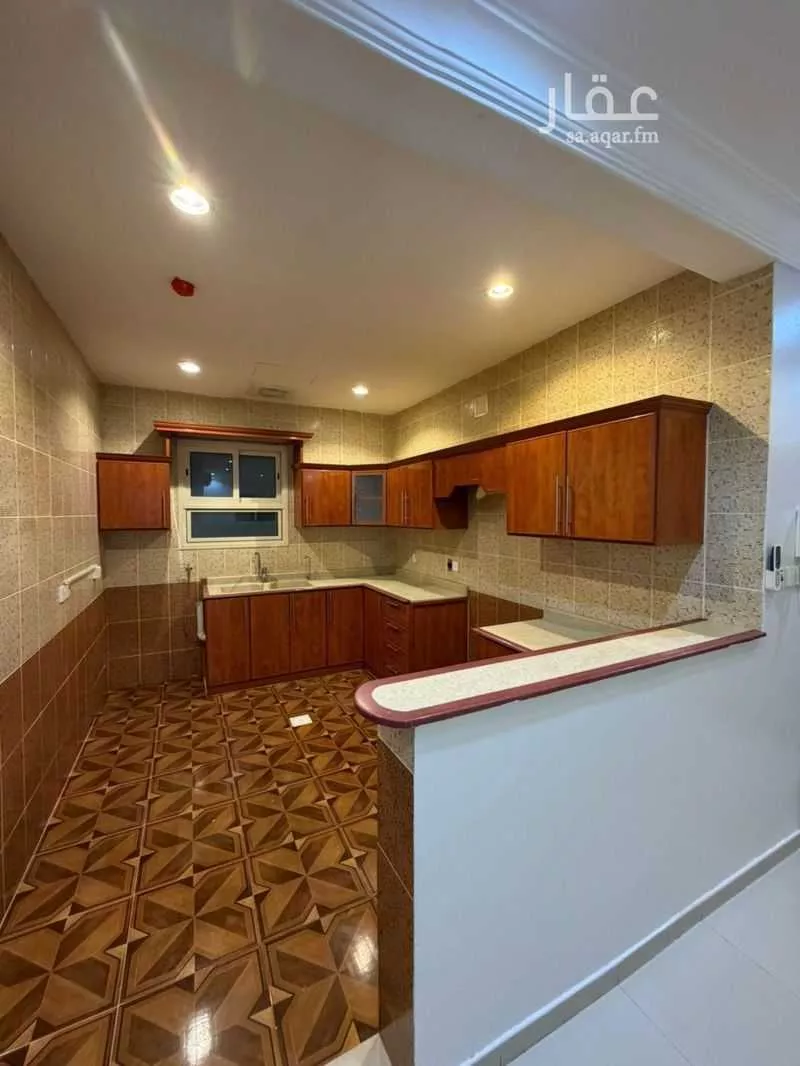 شقة 3 غرف في الحمرا 5