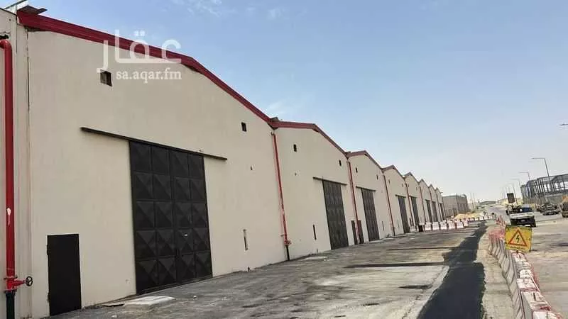 مستودع 12750 م² في طيبة 5