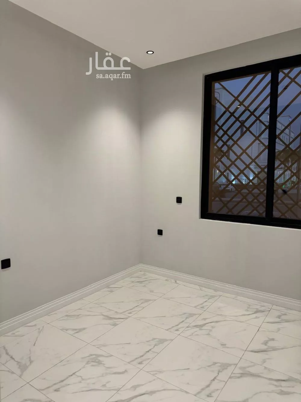 شقة 3 غرف في الملقا 4