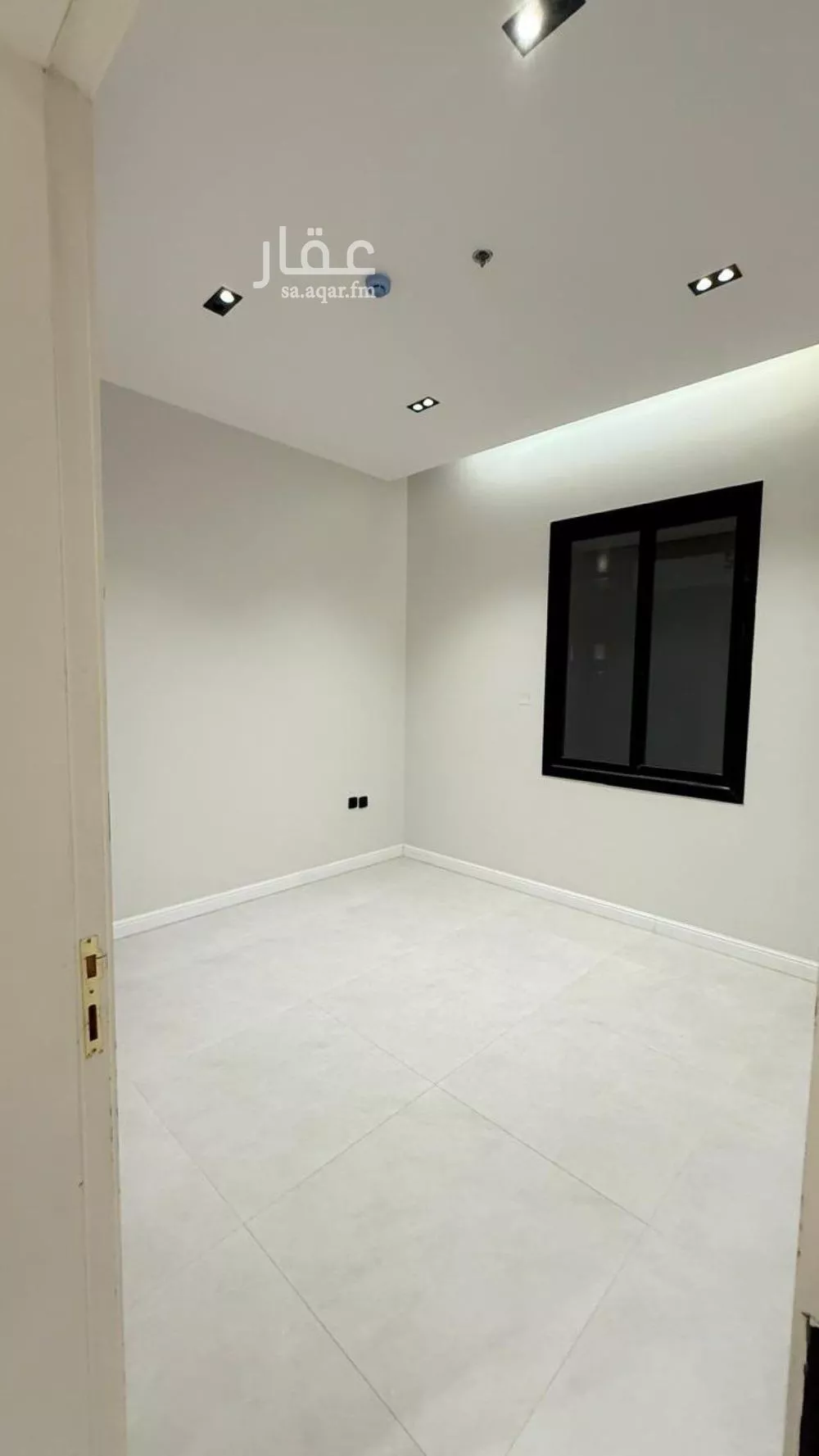 شقة 3 غرف في الملقا 4