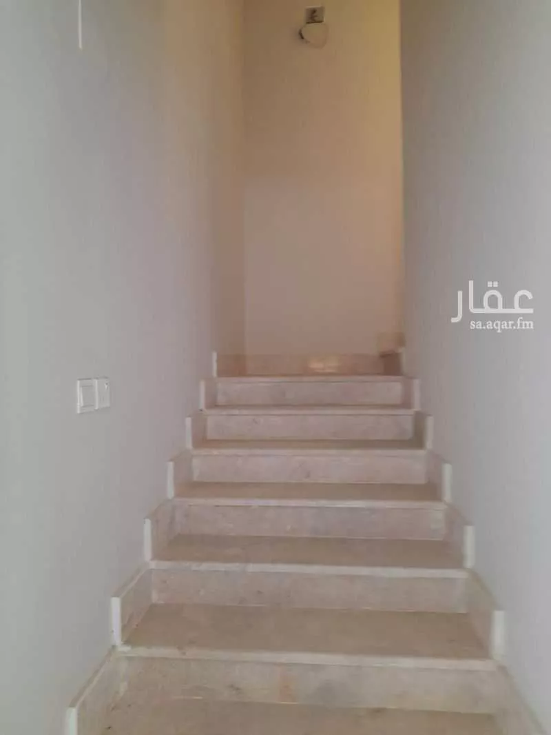 فيلا 5 غرف في الزمرد 2