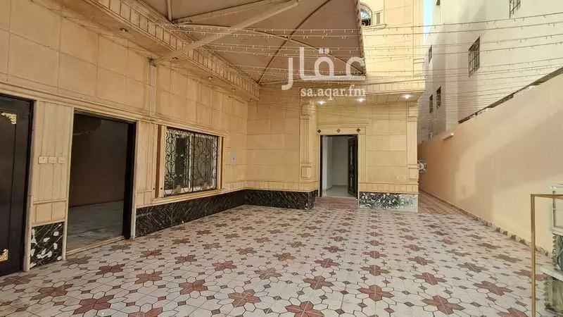 8 bedroom villa in Al Maizilah 1