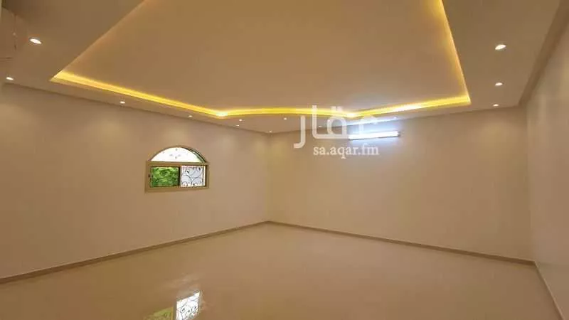 8 bedroom villa in Al Maizilah 2