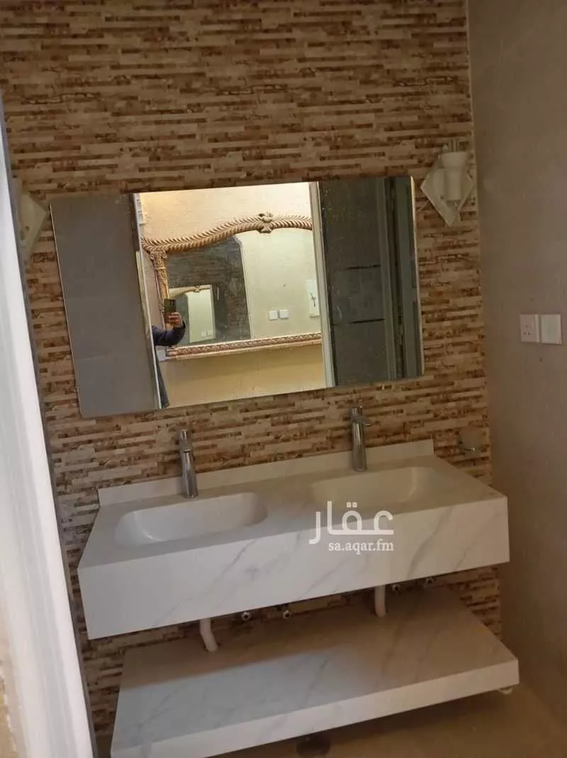 8 bedroom villa in Al Maizilah 5