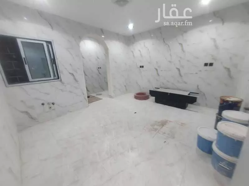 6 bedroom apartment in Uhud 3