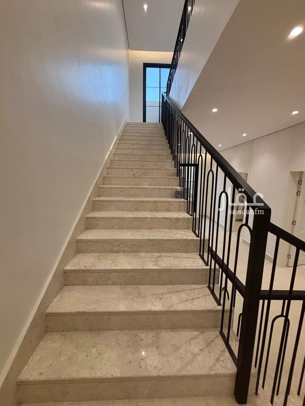 فيلا 6 غرف في المهدية 5