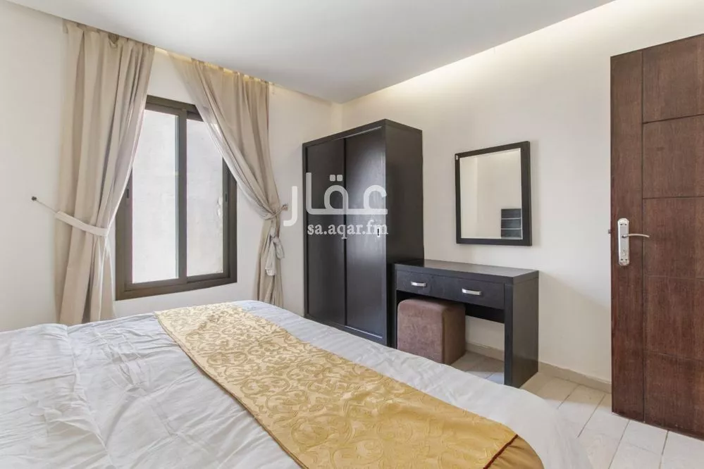 عمارة 744 م² في العليا 4