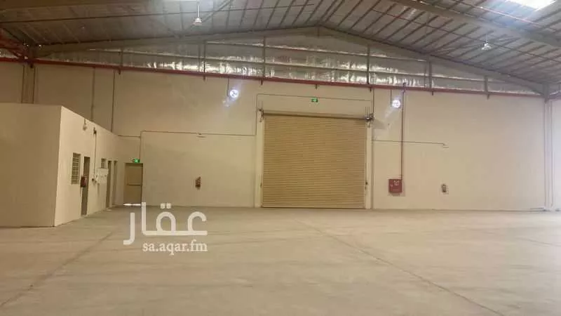 مستودع 13501 م² في طويق 4