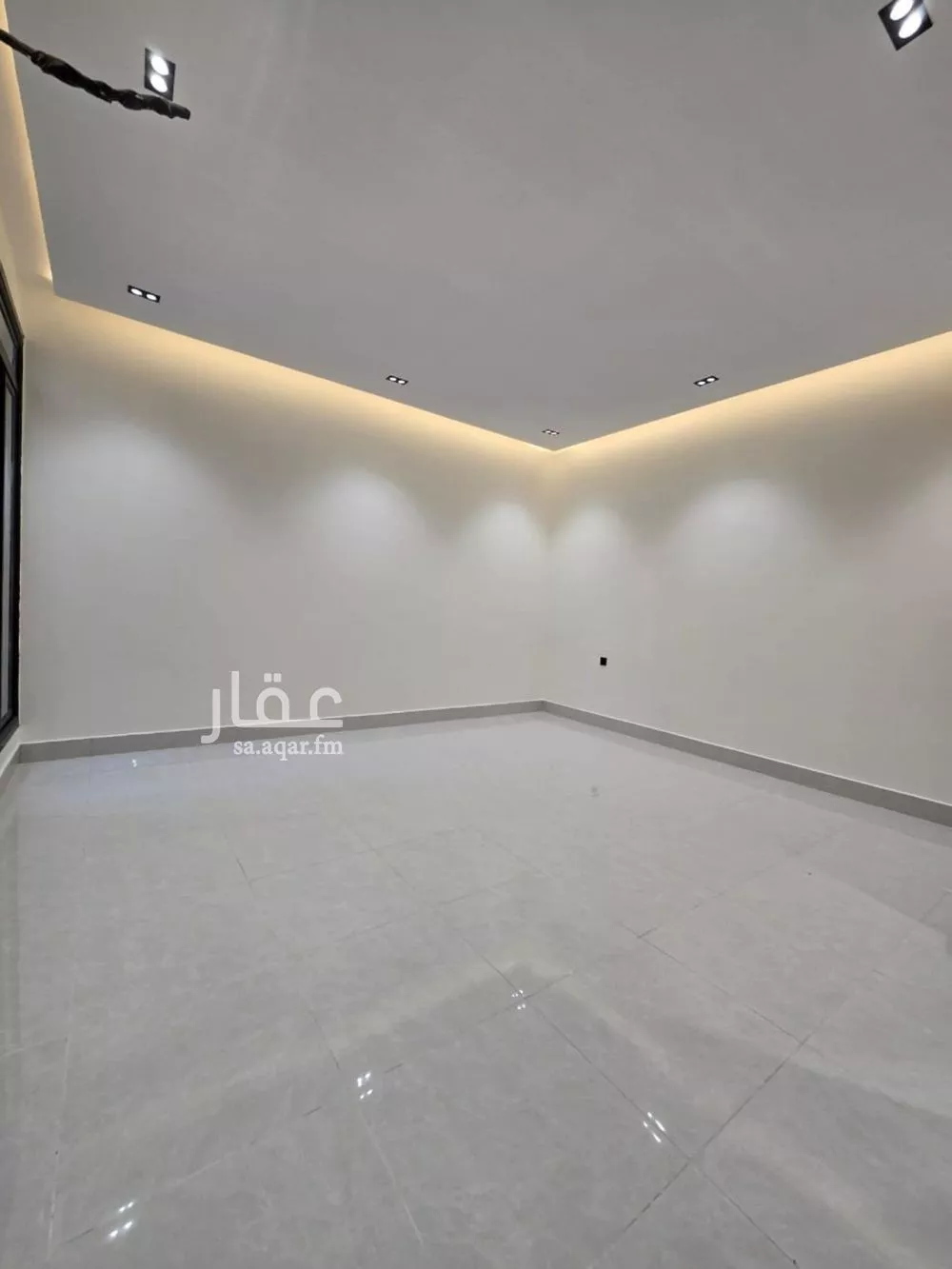 4 bedroom floor in Al Maizilah 5