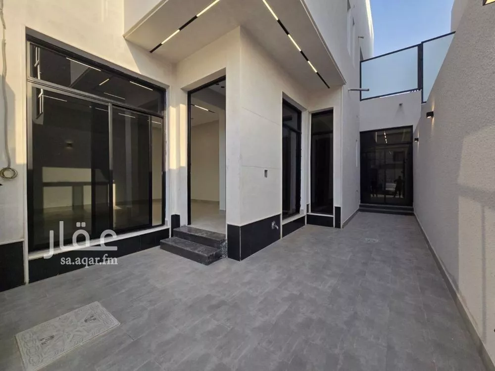 فيلا 5 غرف في الشرق 5