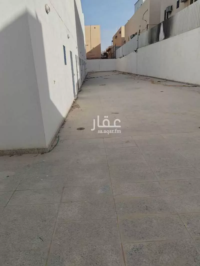 870 sqm building in Al Manar 5