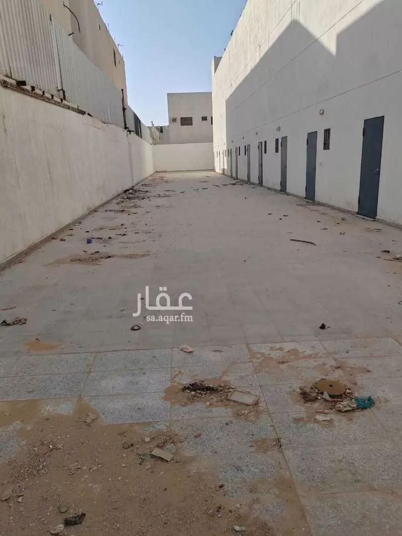 870 sqm building in Al Manar 4