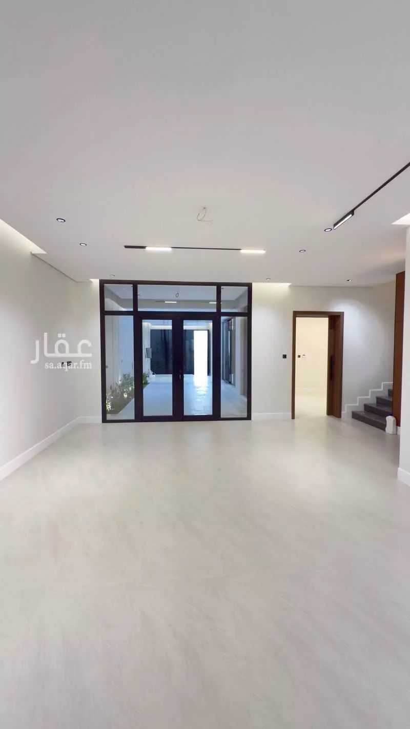 6 bedroom villa in Al Mahdiyyah 3
